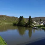Semesterbostad Le Doux Rivage, Proche De Charleville, Jardin Et Acces A La Voie Verte