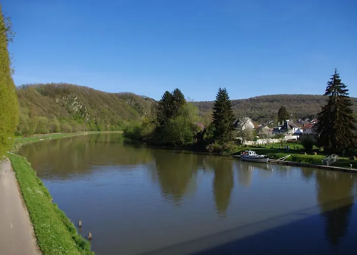 Сasa de vacaciones Le Doux Rivage, Proche De Charleville, Jardin Et Acces A La Voie Verte