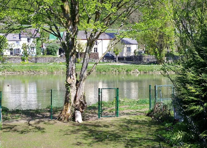 Сasa de vacaciones Le Doux Rivage, Proche De Charleville, Jardin Et Acces A La Voie Verte *