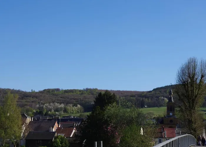 Holiday home Le Doux Rivage, Proche De Charleville, Jardin Et Acces A La Voie Verte