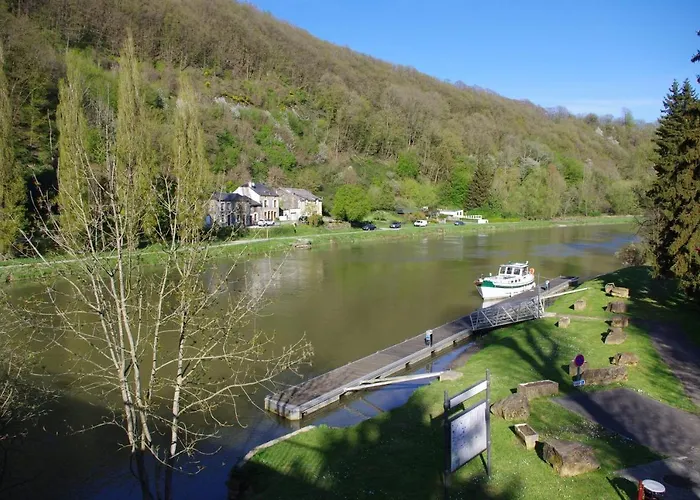 Сasa de vacaciones Le Doux Rivage, Proche De Charleville, Jardin Et Acces A La Voie Verte