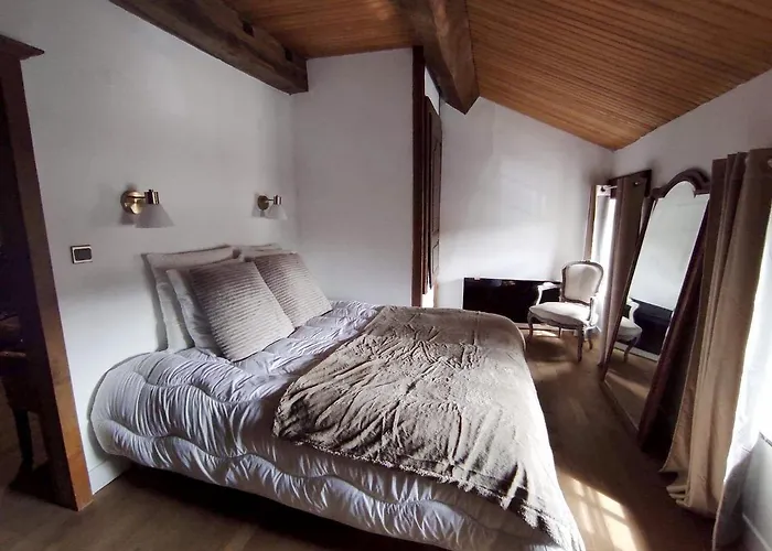 Сasa de vacaciones Le Doux Rivage, Proche De Charleville, Jardin Et Acces A La Voie Verte *